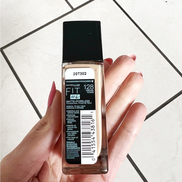 Maybelline | Matte and Poreless Foundation in Warm Nude - Picture 2 of 4